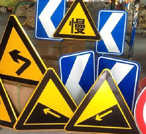 昭觉标识标牌中颜色的确定是很重要的。