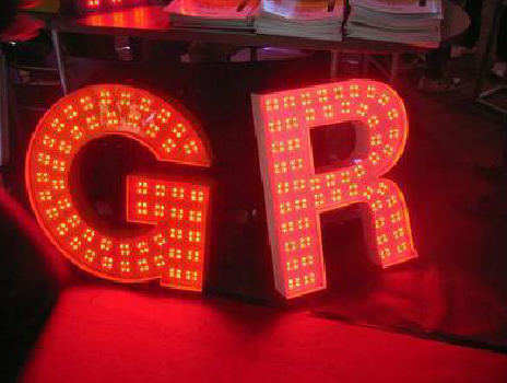 昭觉LED发光字常见的安装误区。